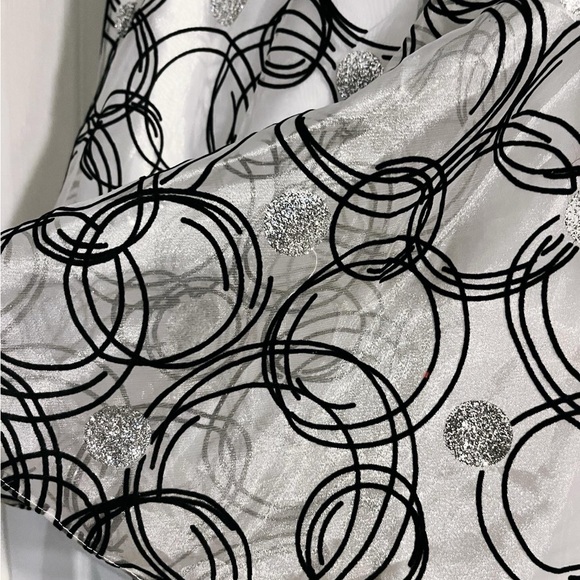 Girls Dress (2) - Picture 3 of 5